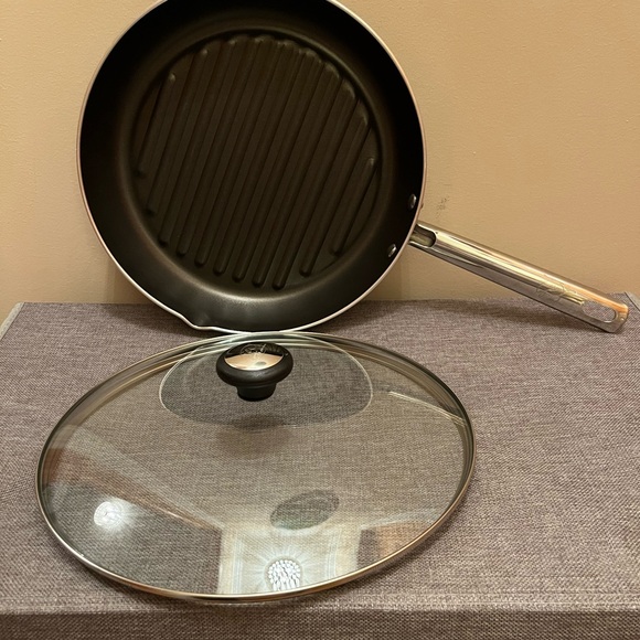 George Forman grill pan with lid - Picture 2 of 5